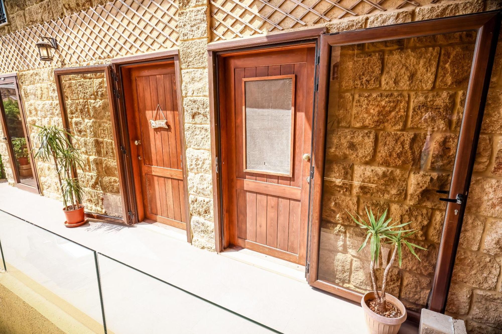 Old Town Guesthouses Batroun Ngoại thất bức ảnh