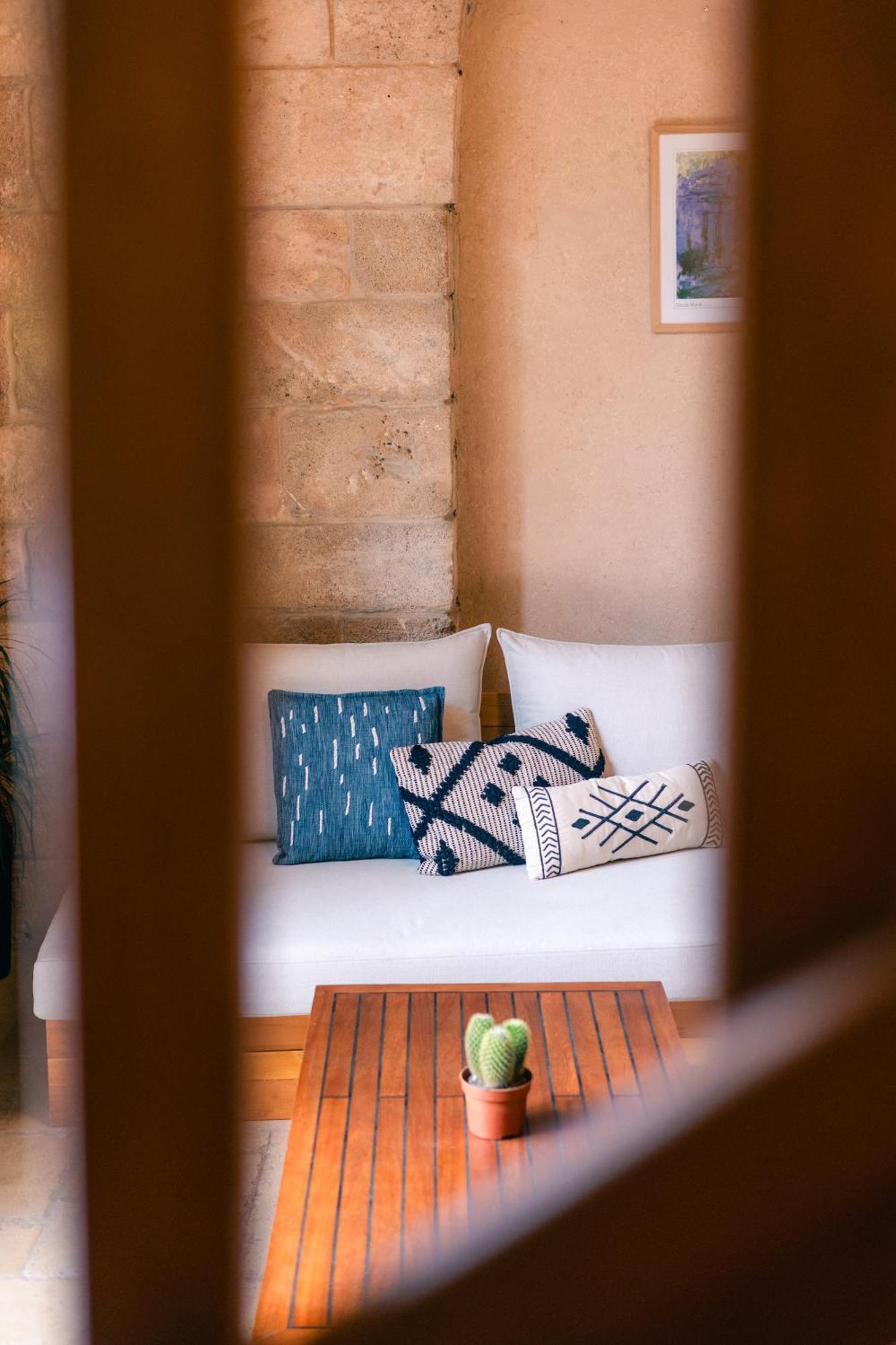 Old Town Guesthouses Batroun Ngoại thất bức ảnh